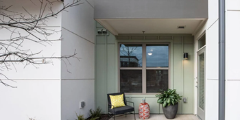 Private patios/balconies